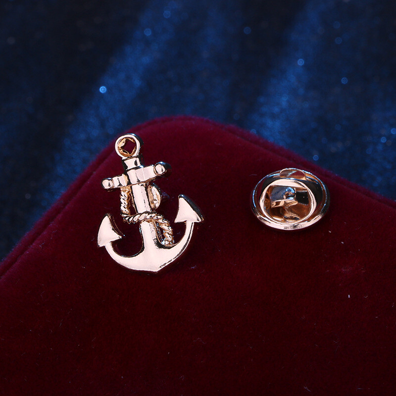 Europos ir Amerikos klasikinė mini sagė, švarkas, apykaklė, sagtis, segtukas, klevo lapas, lėktuvas, ženklelis, gyvūnas, mažas segtukas