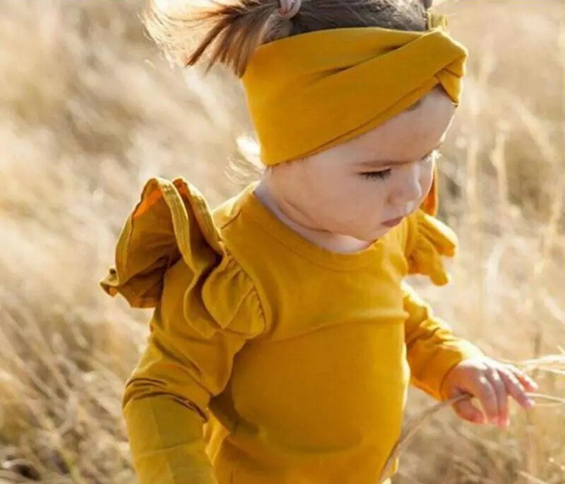 Tarpvalstybiniai vaikiški drabužiai užsienio prekyboje karšta partija mergaitėms grynos medvilnės skraidančios rankovės ilgomis rankovėmis vienspalvis kostiumas + kostiumas ilgomis rankovėmis.