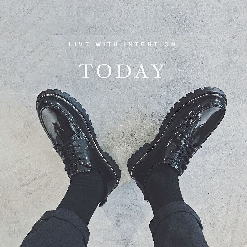 Korėjietiški vyriški maži odiniai batai, juodi korėjietiška šviesios odos apvalia galvutė studentiško jaunimo laisvalaikio suvarstomi batai