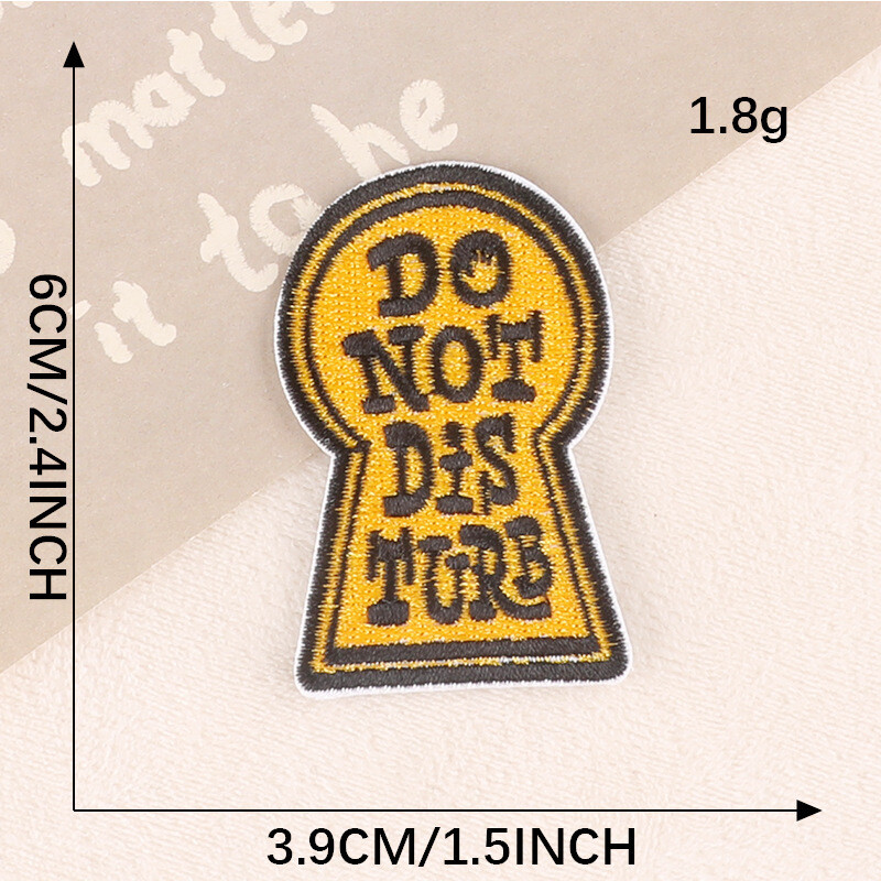 Didmeninė kompiuterinė siuvinėjimo etiketė su angliško abėcėlės audinio lopinėliu drabužių aksesuarų ženkliukas siuvinėjimo pleistras drabužiams gali būti siuvamas