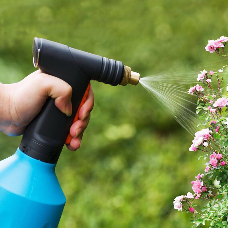 680ML Пускаща пръскачка Регулируема медна дюза Пластмасова ръчна въздушна помпа Контейнер за вода Поливане на градина Дезинфекция Почистващ пулверизатор1