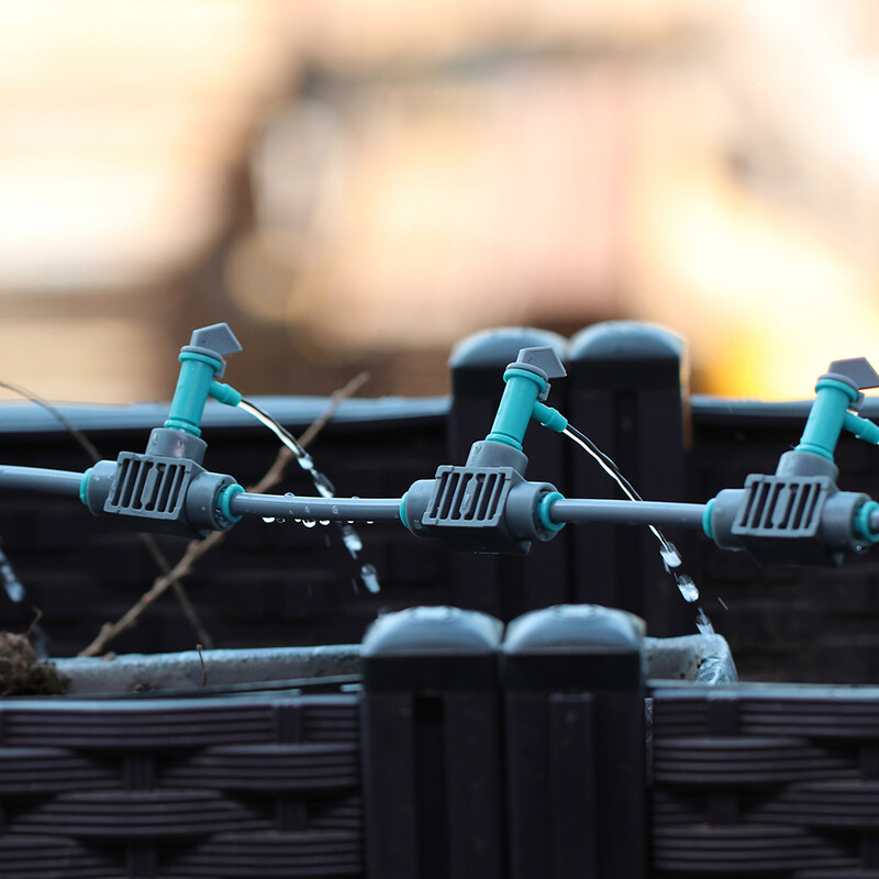 Visokokvalitetni podesivi kapaljke Quick Push Tee Connector Sustav za navodnjavanje vrta 1/4'' raspršivač Drip za staklenik