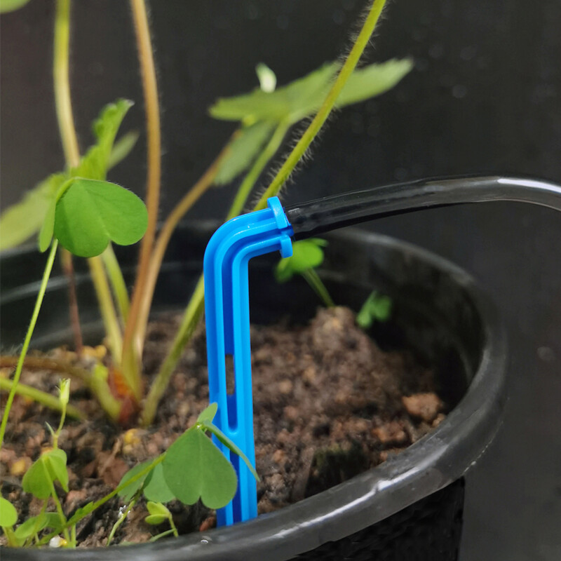 Dārza automātiskā laistīšanas sistēma pilienveida apūdeņošana, 4 virzienu 3/5 mm, 2 virzienu pilināmā bultiņa raidītājs podos, 10/20 komplekts siltumnīca