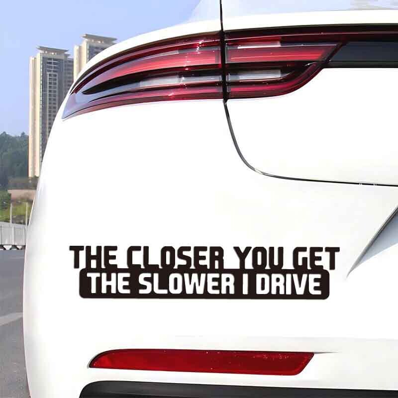 Ne približavaj mi se previše ili ću voziti sporije kreativne i smiješne naljepnice za obožavatelje i ljubitelje crtića, visoke kvalitete za automobile, kamione, motore