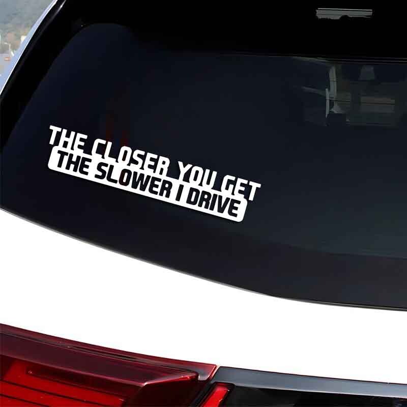 Ne približavaj mi se previše ili ću voziti sporije kreativne i smiješne naljepnice za obožavatelje i ljubitelje crtića, visoke kvalitete za automobile, kamione, motore