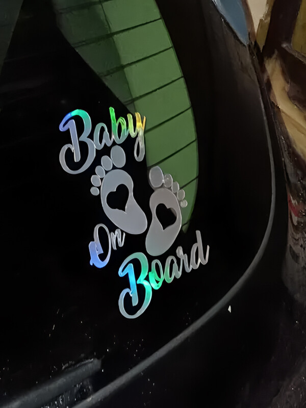 Lūdzu, piedodiet man, ja mazulis atrodas automašīnā radošas un smieklīgas uzlīmes multfilmu cienītājiem un mīļotājiem, augstas kvalitātes automašīnu kravas motocikliem