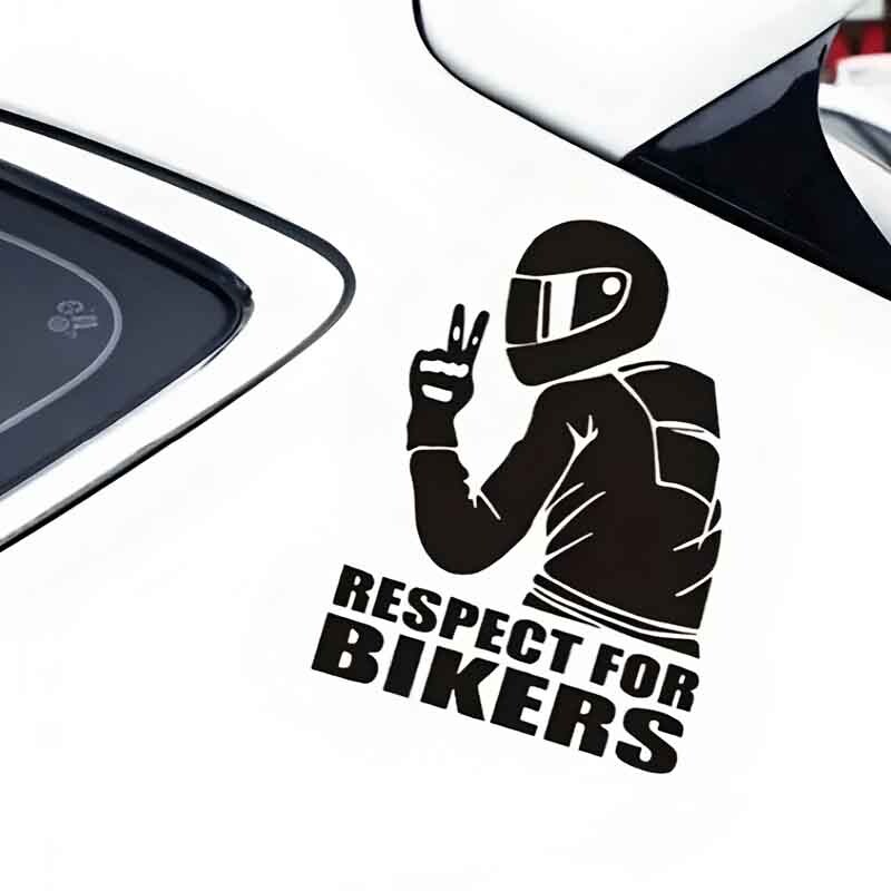 Motociklists ar forša profila radošām un smieklīgām uzlīmēm multfilmu cienītājiem un mīļotājiem, augstas kvalitātes automašīnu kravas motocikliem un l