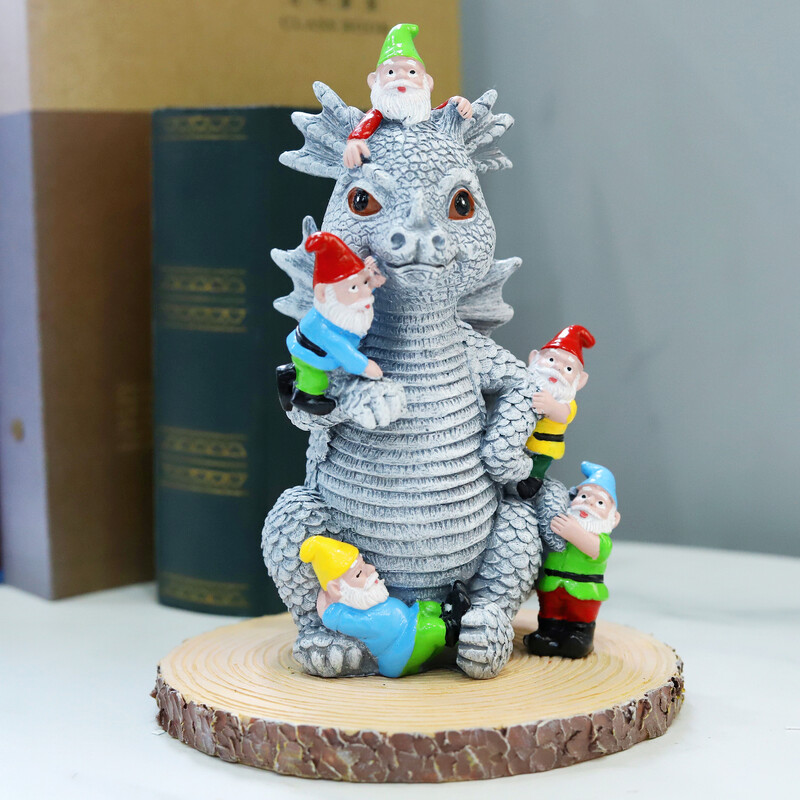 1db, Dinosaur Gnome Vicces kerti szobor, kültéri gyanta szobor udvari pázsit díszítés, kertészeti ajándék