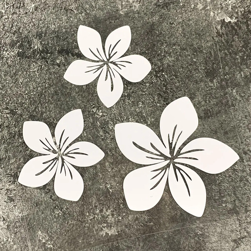 3 vnt. gražių gėlių automobilių lipdukai, skirti automobilio galinio lango buferio kėbulo šalmo dangtelio įbrėžimams, vandeniui atspariems žiedams motociklams