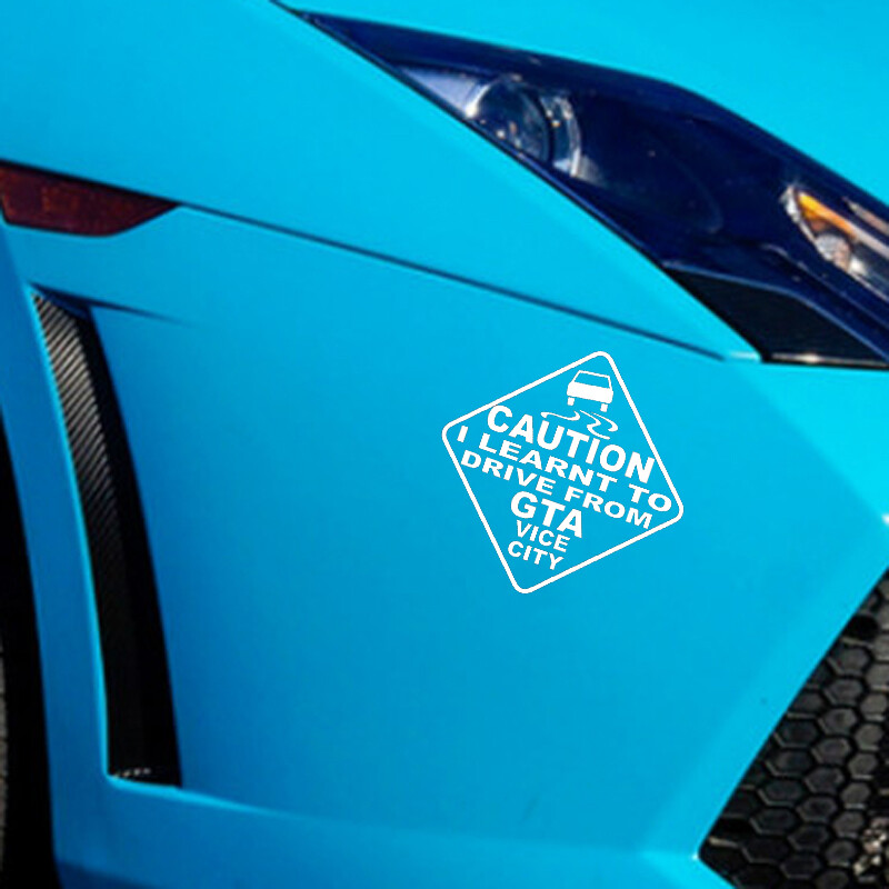 Automašīnu uzlīme UZMANĪBU ES IEMĀCOS BRAUKT NO GTA VICE CITY Automobiļi Motocikli Ārējie piederumi Vinila uzlīmes priekš GTI Vw