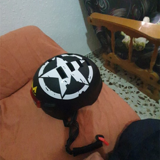 Salauztas piecstaru zvaigznes Auto uzlīmes Kara bojātas atstarojošas dekorācijas motociklu ķiverēm Degvielas tvertnes vāciņš Bagāžnieka buferis D9