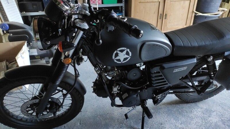 Salauztas piecstaru zvaigznes Auto uzlīmes Kara bojātas atstarojošas dekorācijas motociklu ķiverēm Degvielas tvertnes vāciņš Bagāžnieka buferis D9