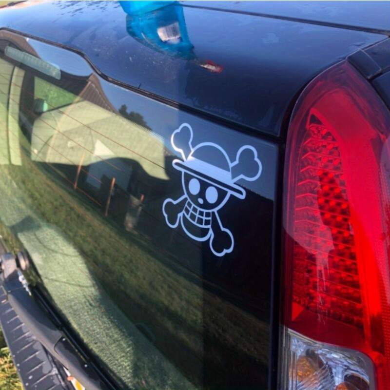 1PC Anime slamnati šešir Gusarski JDM Auto naljepnice za Auto prozore Branik Bočna karoserija Prtljažnik Vodootporne vinilne naljepnice Dekoracija motocikla