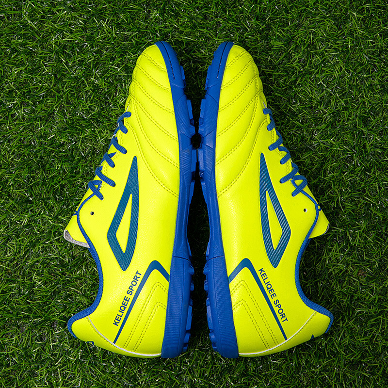 Vīriešu futbola apavi zāliena iekštelpu futbola kedas īpaši vieglas neslīdošas sporta futsal unisex zāliena treniņš Ērti elpojoši