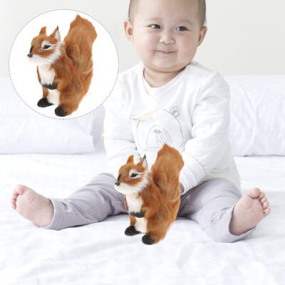 Aukštos simuliacijos voverės terasos dekoracijos lauke prie Miškų departamento