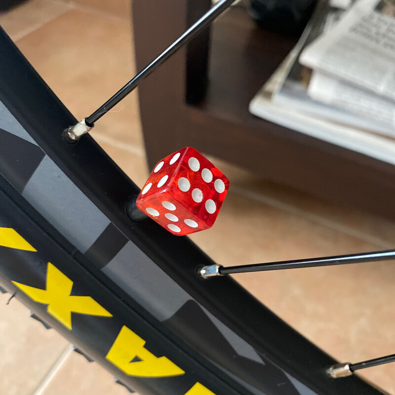 AUTCOAT 4/8Pcs Dice Tyre Stem Caps, Universal Plastic Dice Βαλβίδα ελαστικού αυτοκινήτου Κάλυμμα στελέχους αέρα για αυτοκίνητο/ποδήλατο/μοτοσικλέτα