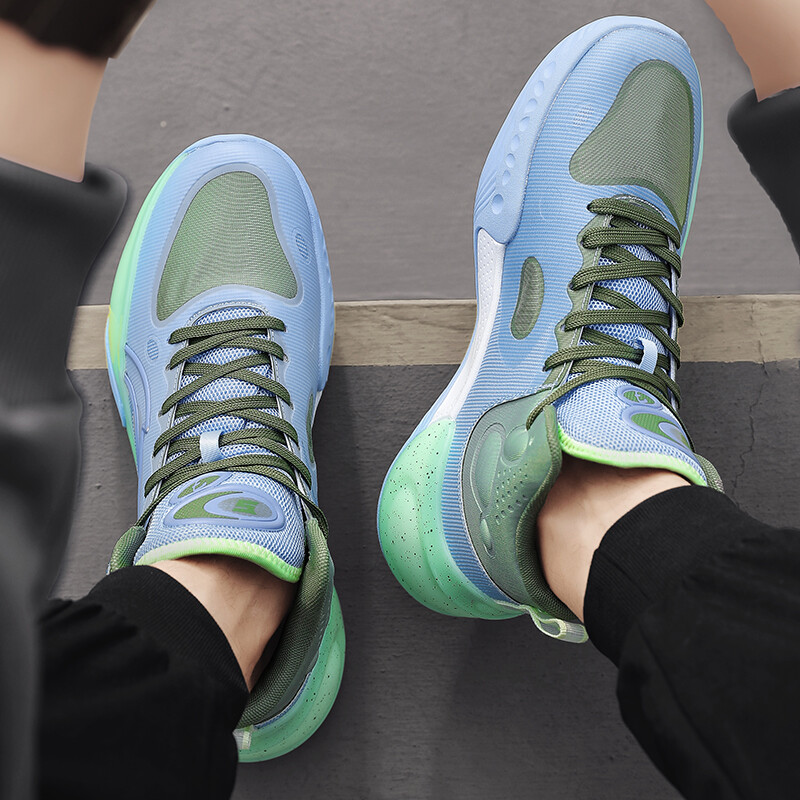 Jauni augstas augšdaļas vīriešu apavi elpojoša sietveida virsma sporta ikdienas skriešanas apavi sporta dzīve viss atbilst bieziem zoles apaviem