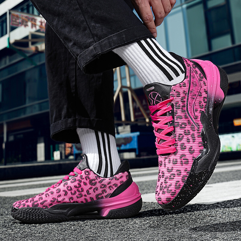 Καινούργια παπούτσια μπάσκετ χαμηλής πάνω επιφάνειας με δίχτυ που αναπνέει αντιολισθητικά φορέστε πραγματική μάχη ελαφριά μαλακή σόλα αθλητικά παπούτσια τάσης για φοιτητές