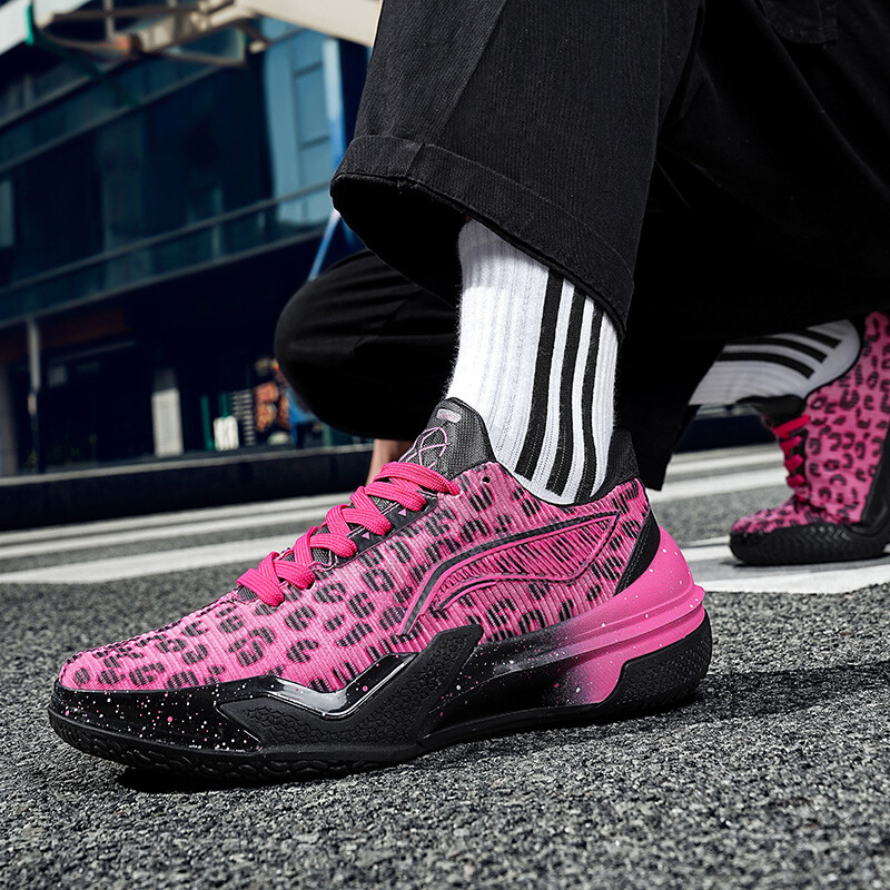 Καινούργια παπούτσια μπάσκετ χαμηλής πάνω επιφάνειας με δίχτυ που αναπνέει αντιολισθητικά φορέστε πραγματική μάχη ελαφριά μαλακή σόλα αθλητικά παπούτσια τάσης για φοιτητές