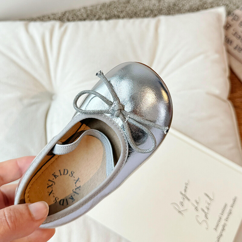 Dječje male kožne cipelice za djevojčice 2024, proljeće i jesen, modne jednostruke cipele za korejske djevojčice s mekim potplatom i mašnom protiv klizanja