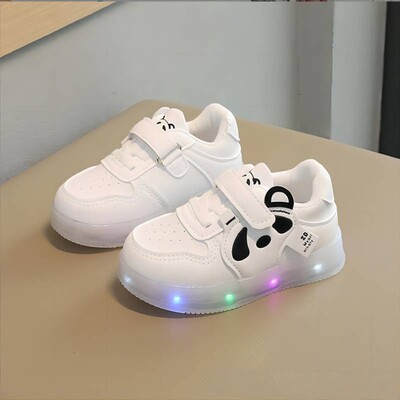 Bērnu LED apavi ar apgaismojumu 2024. gada pavasarī Jauni ādas sporta apavi zēniem, meitenēm, mazuļiem, mīksta zole, neslīdoši ikdienas galda apavi