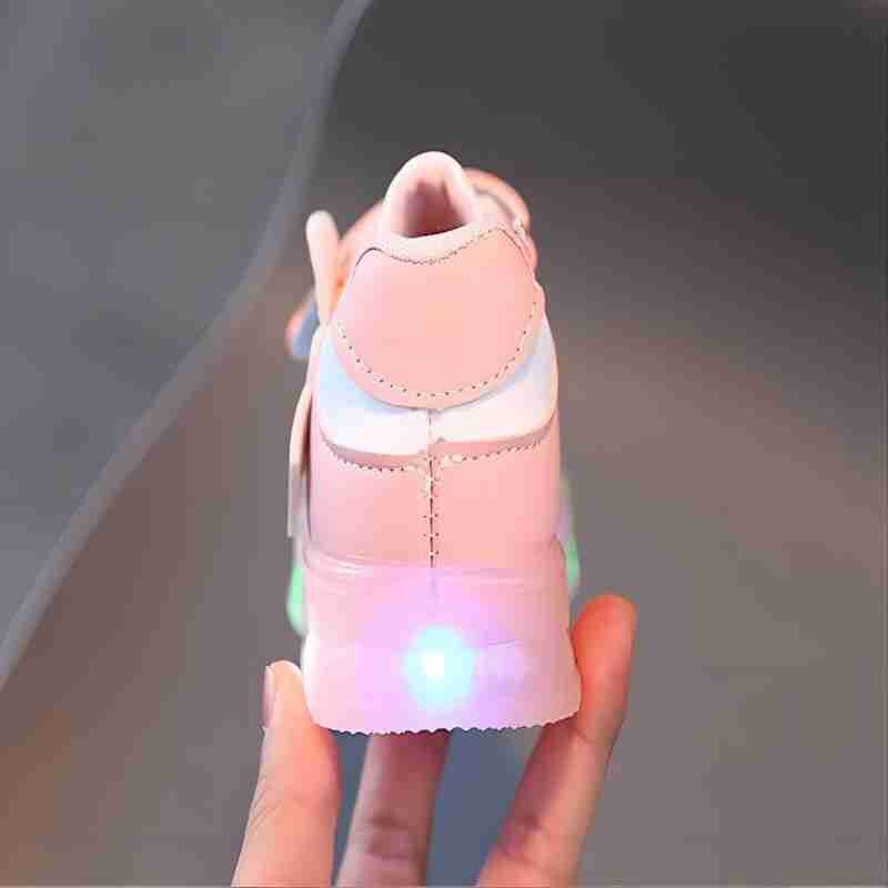 Bērnu LED apavi ar apgaismojumu 2024. gada pavasarī Jauni ādas sporta apavi zēniem, meitenēm, mazuļiem, mīksta zole, neslīdoši ikdienas galda apavi