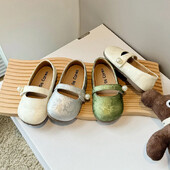 Jauni meiteņu reljefi ziedu mazi ādas apavi Mazi bērni mazuļu princešu apavi rudens modeļi Bēšs zaļš sudraba apavi meitenēm H07295