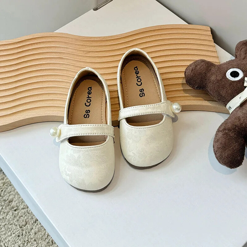 Jauni meiteņu reljefi ziedu mazi ādas apavi Mazi bērni mazuļu princešu apavi rudens modeļi Bēšs zaļš sudraba apavi meitenēm H07295