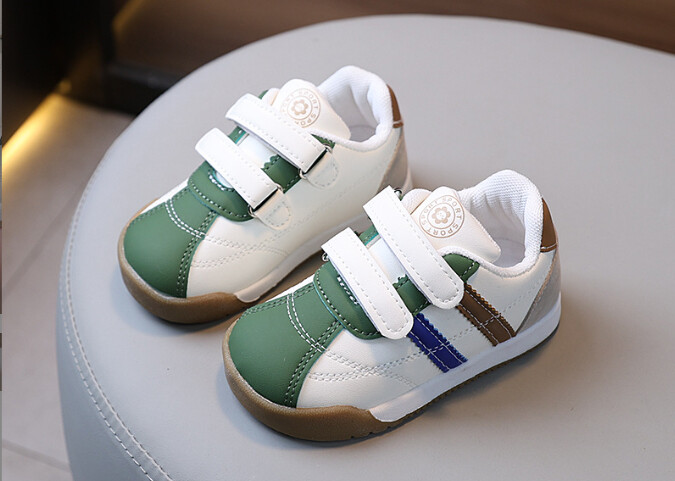 2025 tavaszi gyermek tornacipők sétacipők gyerekeknek őszi puha talpú csúszásmentes sportcipők, fiúk lányok, deszkacipő