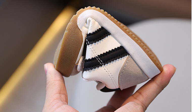 2025 tavaszi gyermek tornacipők sétacipők gyerekeknek őszi puha talpú csúszásmentes sportcipők, fiúk lányok, deszkacipő