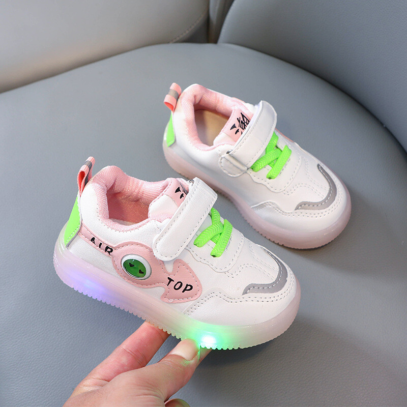 Zapatillas Fashion Kid LED Light Shoe 2023 Kid Ērti ikdienas apavi Luminous meiteņu apavi zēnu sporta apavi Bērnu apavi Tênis