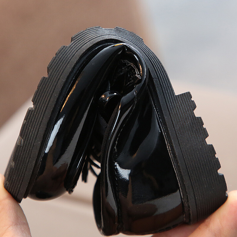 Jaunas lakādas lakādas apavi meitenēm