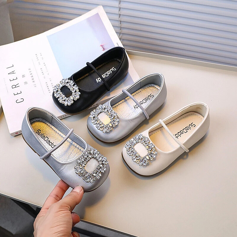 2024 Gyerek bőrcipő csúszásmentes lányoknak hercegnős balettcipők divatos strasszos csatos gyerekek kauzális esküvői parti lapos cipők