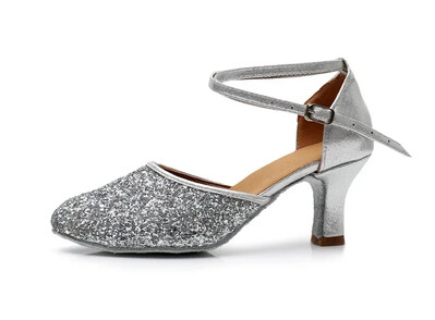 Latīņamerikas deju apavi ar fliteriem sievietēm pieaugušajiem ar vidējiem papēžiem augstpapēžu kurpes vasaras iesācējiem bērniem ar mīkstu zoli smailiem purngaliem