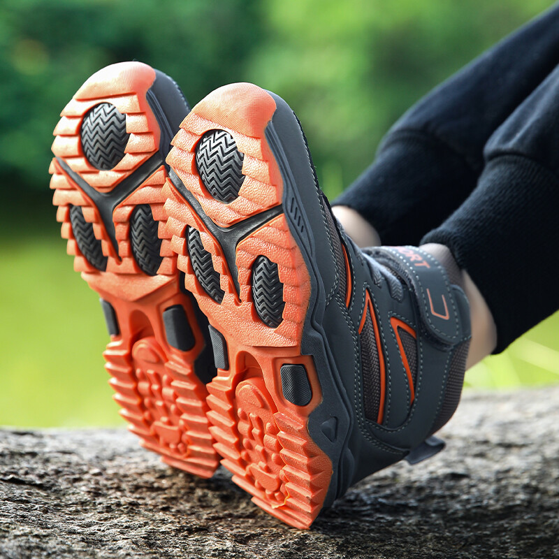 Bērnu ikdienas gaismas apavi zēniem, elpojoši kedas ziemas silti plīša bērniem ar āķi un cilpu Neslīdoši pārgājienu sporta apavi