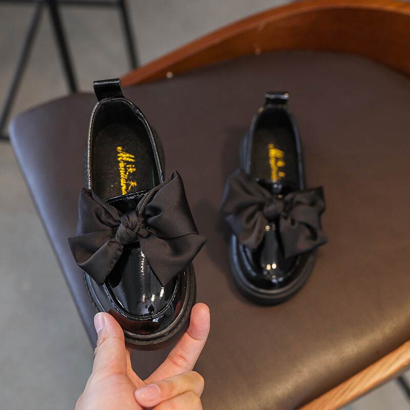 Meiteņu kurpes Rudens lakādas melns, balts, pievelkams, bērnu plakanas kurpes 26-36 gumijas zole Neslīdoša bērnu apavi