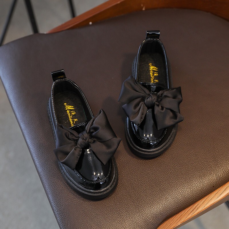 Meiteņu kurpes Rudens lakādas melns, balts, pievelkams, bērnu plakanas kurpes 26-36 gumijas zole Neslīdoša bērnu apavi