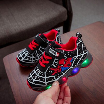 Hot Spiderman Kids Boys Sporta kedas Bērniem Kvēlojoši bērnu apavi Chaussure Zīdaiņu meiteņu apavi ar LED gaismu Izmērs 21-30