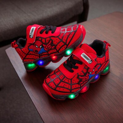 Hot Spiderman Kids Boys Sporta kedas Bērniem Kvēlojoši bērnu apavi Chaussure Zīdaiņu meiteņu apavi ar LED gaismu Izmērs 21-30
