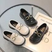 Meiteņu ādas apavi 2023. gada pavasaris, jauns, modes Lielbritānijas stils, ikdienišķs klasisks, ar sprādžu apaviem, melns, spīdīgs, elpojošs PU