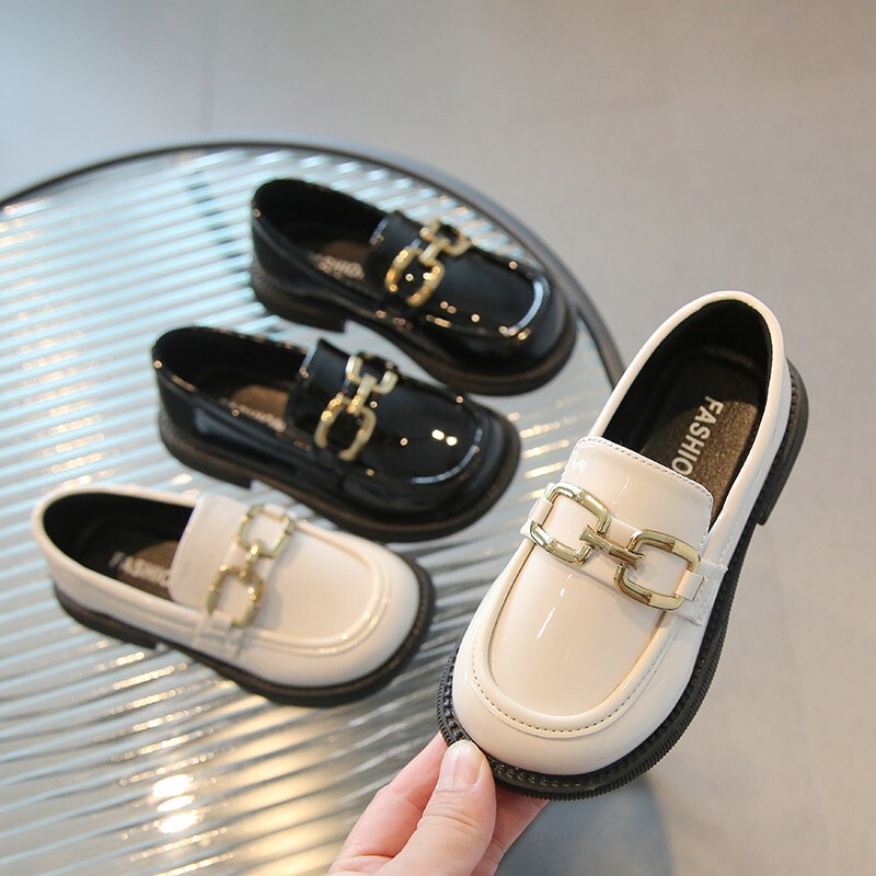 Meiteņu ādas apavi 2023. gada pavasaris, jauns, modes Lielbritānijas stils, ikdienišķs klasisks, ar sprādžu apaviem, melns, spīdīgs, elpojošs PU