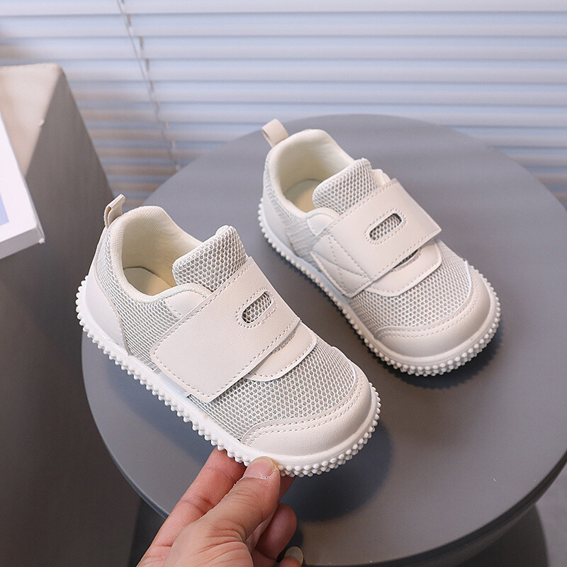 Pavasara rudens elpojošs sieta apavi bērniem fiziskiem treniņiem Ērti skriešanas apavi ar mīkstu apakšu Meiteņu zēnu plakanas kedas H07183