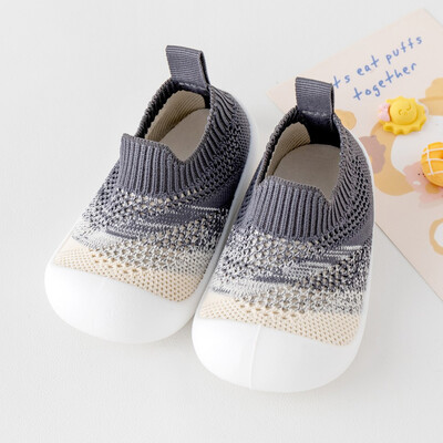 Jauni gradienta krāsu vienkārši personalizēti mazuļu apavi, neslīdoši zīdaiņu un mazuļu izolējošie bērnu apavi