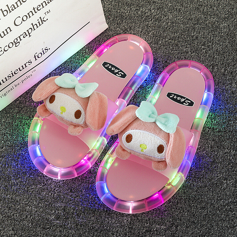 Merginos to paties stiliaus blyksinčios šviesos šlepetės moterims vasaros nišinis animacinis filmas, mielas patalpoje ir lauke atsparios lengvos basutės