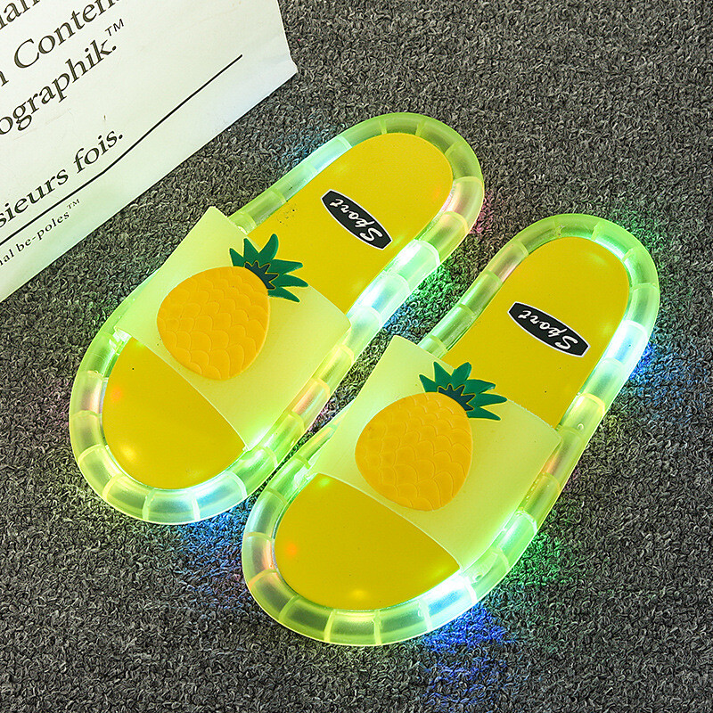 Merginos to paties stiliaus blyksinčios šviesos šlepetės moterims vasaros nišinis animacinis filmas, mielas patalpoje ir lauke atsparios lengvos basutės