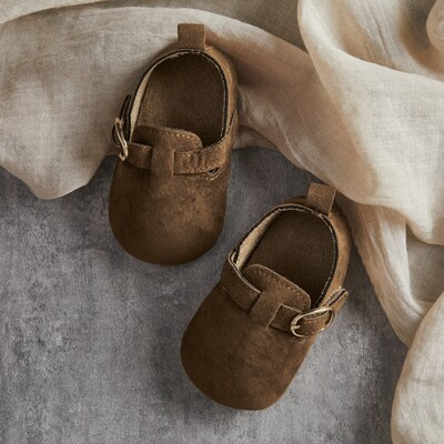 Modes Jauni Baby Flats Apavi Mocasins Mīksta zole Neslīdoša First Walkers iekštelpu āra gumijas mazuļu apavi meitenēm zēniem