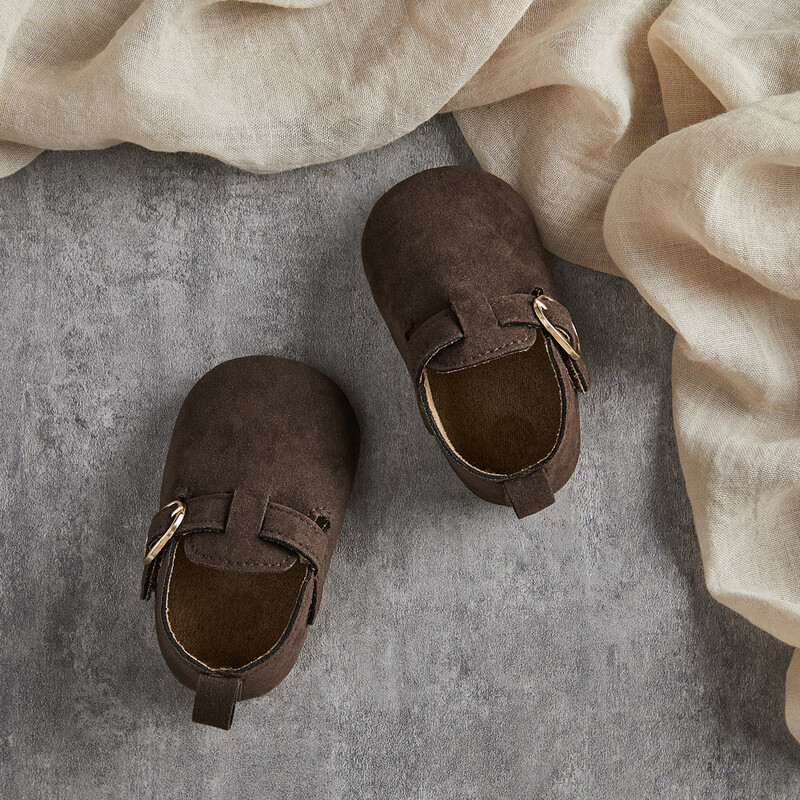 Modes Jauni Baby Flats Apavi Mocasins Mīksta zole Neslīdoša First Walkers iekštelpu āra gumijas mazuļu apavi meitenēm zēniem