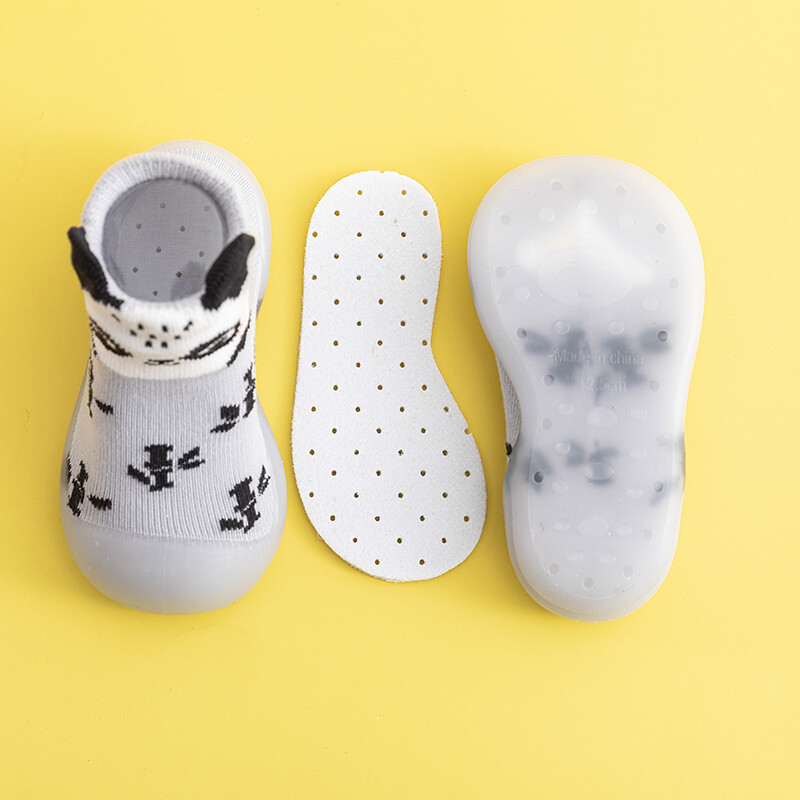 Új őszi téli kisgyermek első babacipő 6M-3Y Gyerek beltéri csúszásgátló Rajzfilm Zokni Cipők Gumitalp Pamut Előjárók