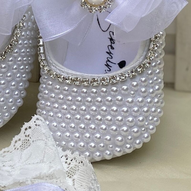 Dollbling ar rokām darinātas baltas pērles Bling Rhinestone bērnu gultiņas kurpes kristību apģērbs kāzu dzirksti organza kristības 0-3 m apavi