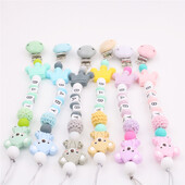 Ar rokām darināta silikona zīdaiņu koka manekena knupja piespraudes droša zobu ķēdīte.